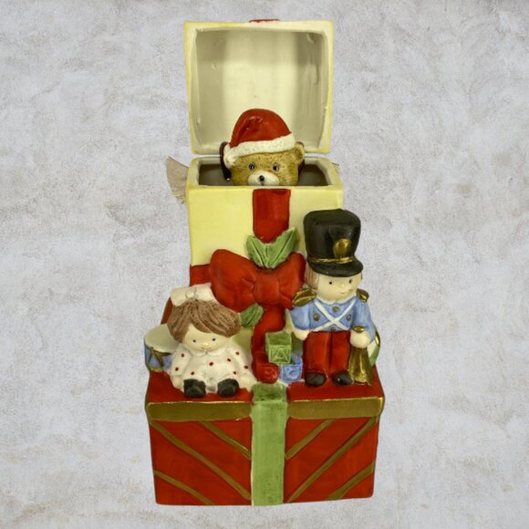 CHRISTMAS GIFT MUSIC BOX -- Vintage, Musical/Movement, Teddy Bear Rises fr. Gift - Picture 4 of 9